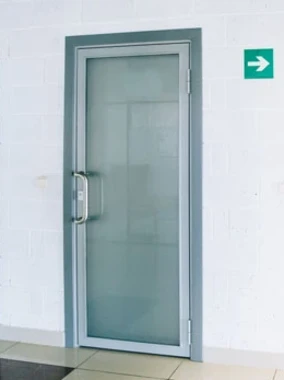 
Одностворчатые двери из алюминиевого профиля. Изготовление и установка