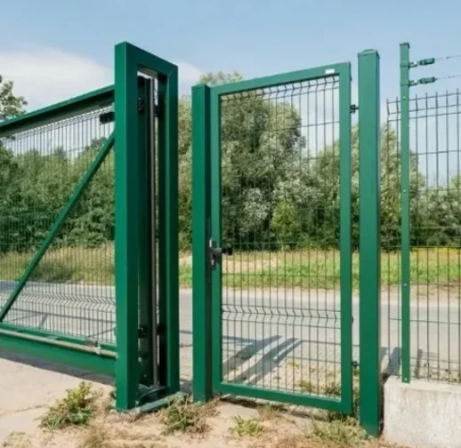 Калитка распашная сетчатая, высота 2 м.