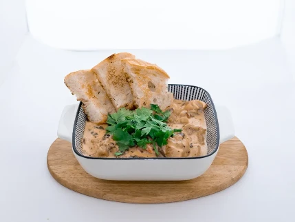 Фото для Курица с грибами в сырно-сливочном соусе