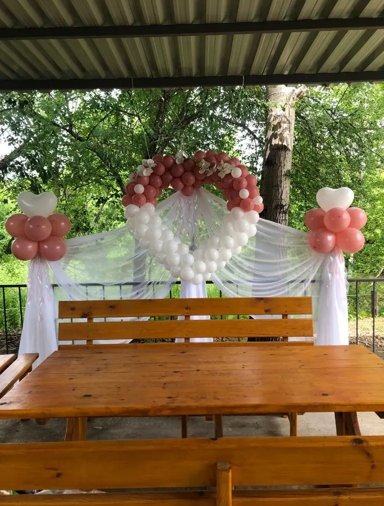 Свадебное оформление стола для торжества на природе
