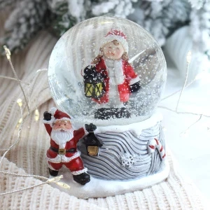 Фото для Шар снежный Новогодние сюжеты с фигуркой девочки стеклянный 6,5см