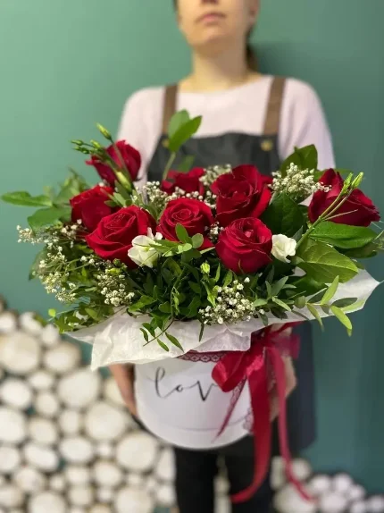 Фото для Красные розы в шляпной коробке