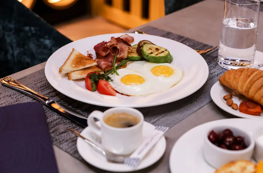 Горячий завтрак в формате - шведский стол