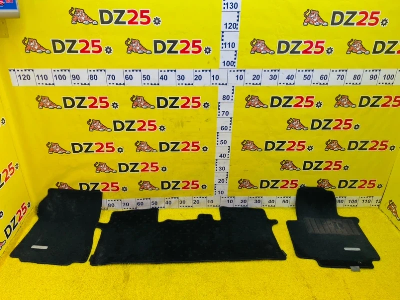 Фото для Коврики комплект NISSAN NV200 M20 HR16DE 2013/Цвет K23 (б/у)