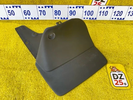 Фото для Брызговик TOYOTA LAND CRUISER/LAND CRUISER CYGNUS/LX470 (б/у)